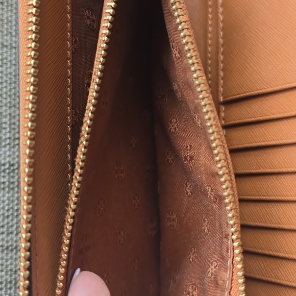 Tory Burch wallet wristlet - Picture 5 of 9